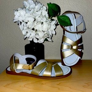 Saltwater Sandals GOLD NEW!! Women’s size 6